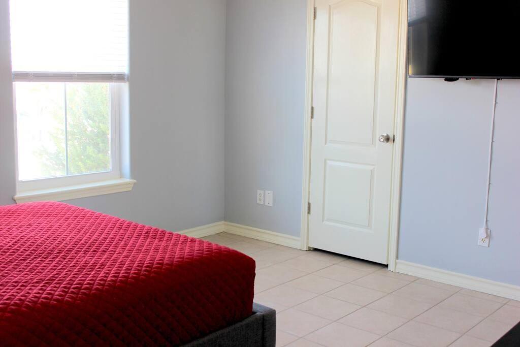 Spacious Home, Short Walk To Beach, Heated Pool! Corpus Christi Exterior foto