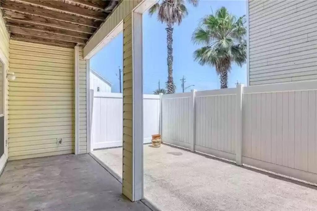 Spacious Home, Short Walk To Beach, Heated Pool! Corpus Christi Exterior foto